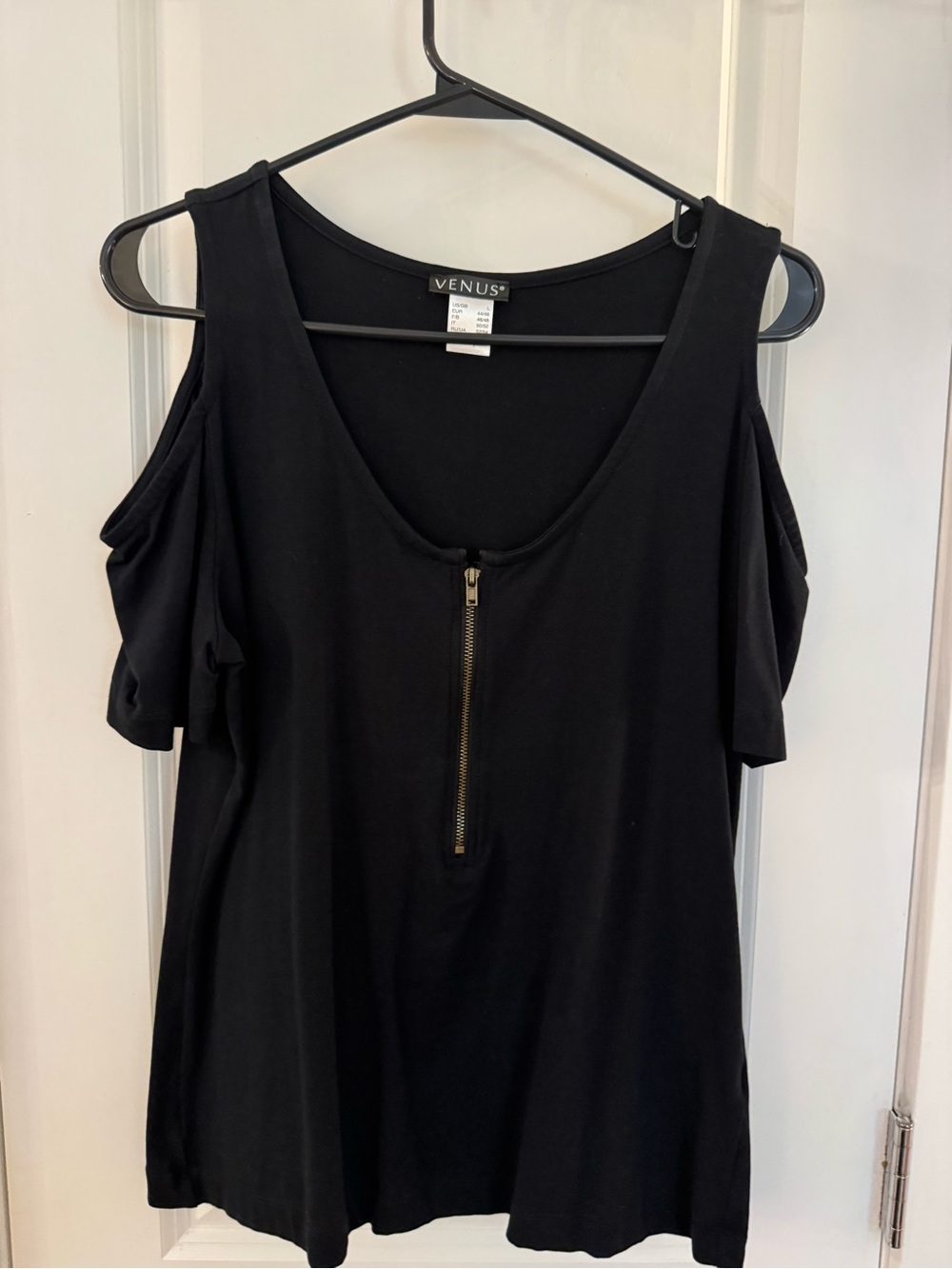VENUS Black Cold-Shoulder Half Zip-Front Short Sleeve Top in Black, Size Large